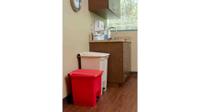 fg614300red Rubbermaid Commercial Products Legacy Step-On 30L Red Pedal Plastic Waste Bin