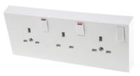 776-8435 RS PRO White 3 Gang Plug Socket, 1 Pole Poles, 13A, Type G - British, Indoor Use
