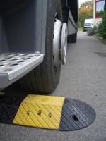 898-7182 RS PRO High Visibility Rubber Speed Bump End Cap, 220 mm x 400mm x 70 mm, 15km/h Speed Limit