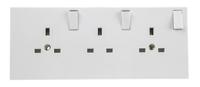 776-8435 RS PRO White 3 Gang Plug Socket, 1 Pole Poles, 13A, Type G - British, Indoor Use