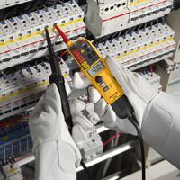 fluke-t130 Fluke T130, LCD Voltage tester, 690V, Continuity Check, Battery Powered, CAT III 690V With RS Calibration