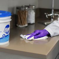 7762 WYPALL Wettask Power Clean Wipes For Solvents  White Wipes for Surface Cleaning, Dry Use, Roll of 90, 317 x 305mm,