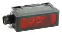 42jt-b8lat1-p4 Allen Bradley Background Suppression Photoelectric Sensor, Block Sensor, 4 → 120 mm Detection Range IO-LINK
